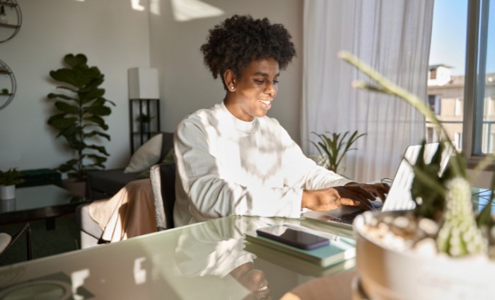 Woman working at her desk from home.